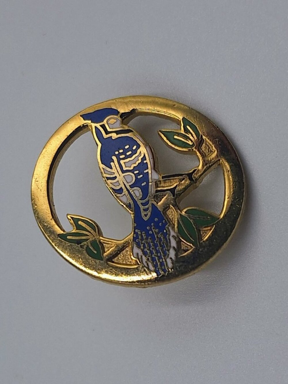 Vintage Blue Jay Bird Round Pin Brooch Brushed Gold Tone Avian